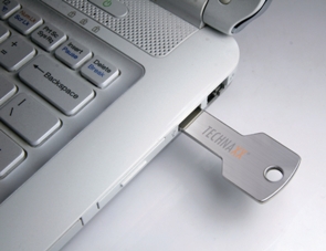 TECHNAXX KEY-105 USB 8GB SOFORT VERFÜGBAR